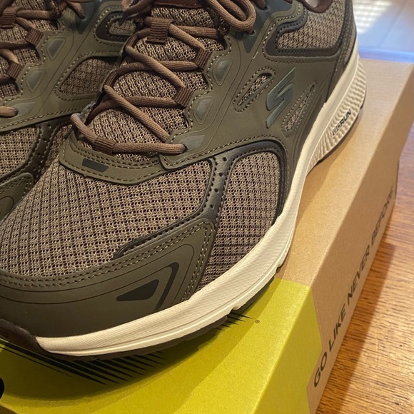 SKECHERS SZ 10W BROWN EXTRA WIDE FIT - Picture 4 of 7